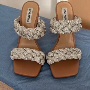 Beautiful Steve Madden silver heal